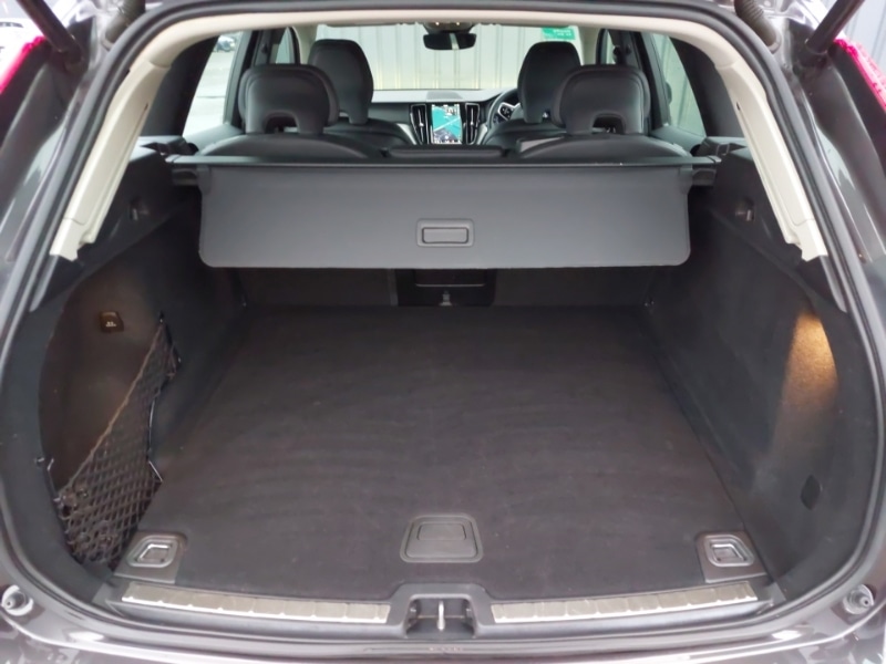 Used Volvo XC60 2023 for sale - 77325295: Photo 8