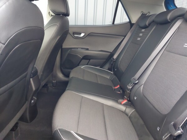 Used Kia Stonic 2022 for sale - 76238352: Photo 6