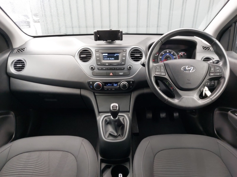 Used Hyundai i10 2017 for sale - 76571459: Photo 2