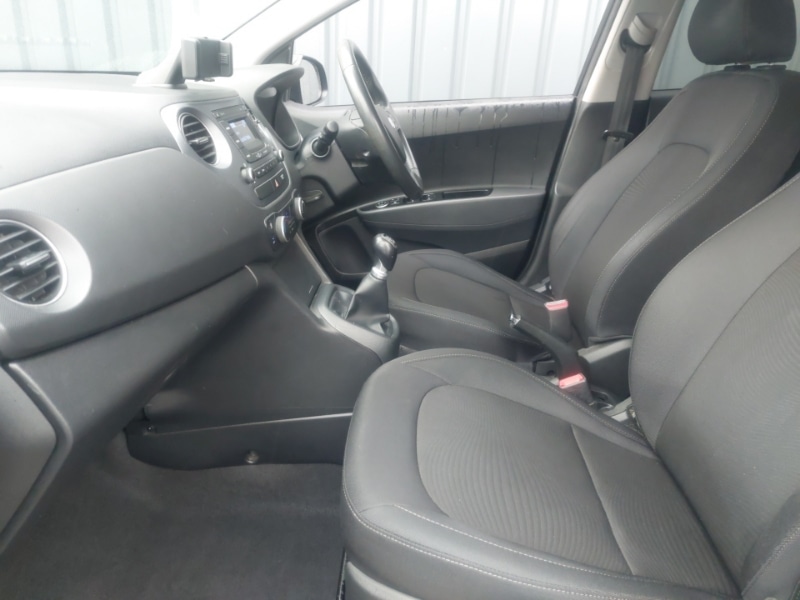 Used Hyundai i10 2017 for sale - 76571459: Photo 5