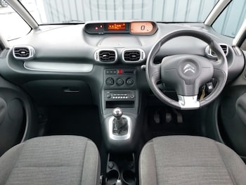 Used Citroen C3 Picasso 2016 for sale - 76348399: Photo 2