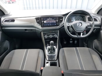 Used Volkswagen T-Roc 2019 for sale - 76083491: Photo