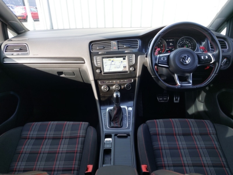 Used Volkswagen Golf 2017 for sale - 76614033: Photo 2