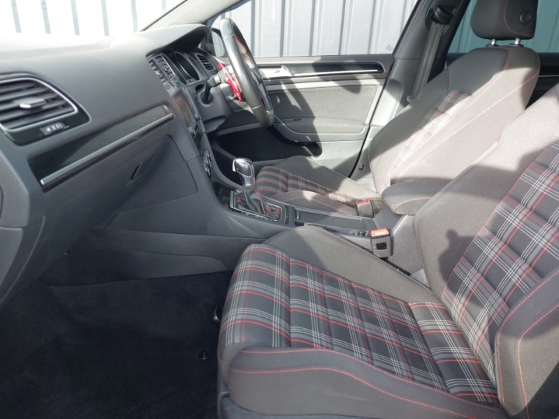 Used Volkswagen Golf 2017 for sale - 76614033: Photo 5