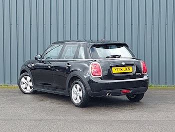 Used MINI Hatch 2018 for sale - 78490045: Photo