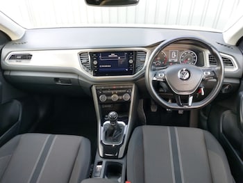 Used Volkswagen T-Roc 2020 for sale - 76244201: Photo