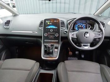 Used Renault Grand Scenic 2020 for sale - 76282315: Photo