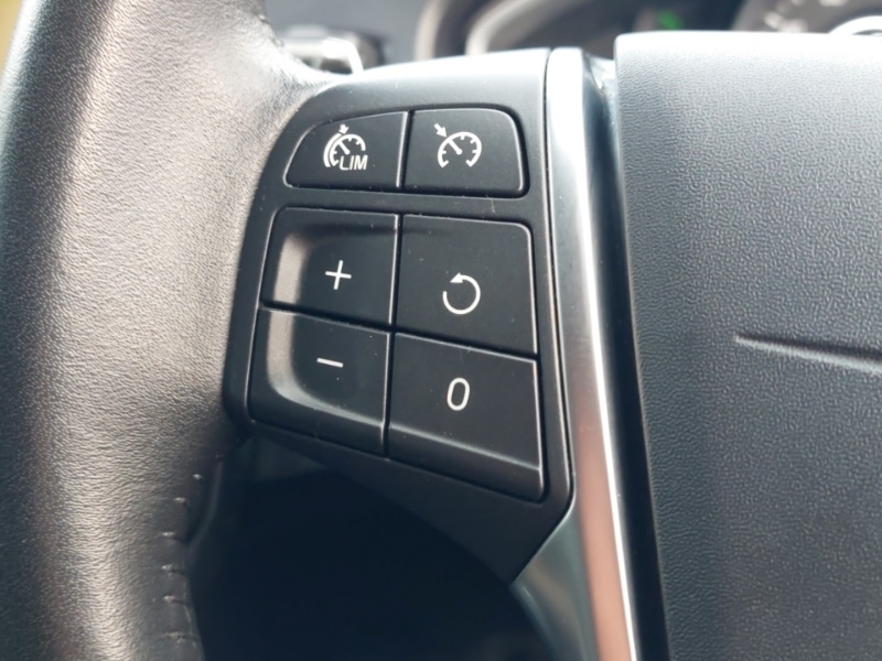 Used Volvo V40 2019 for sale - 77635900: Photo 12