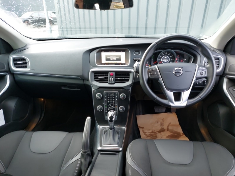 Used Volvo V40 2019 for sale - 77635900: Photo 2