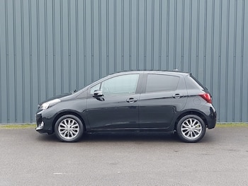 Used Toyota Yaris 2017 for sale - 77656779: Photo