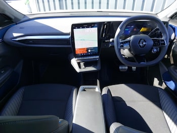Used Renault Scenic E-Tech 2025 for sale - 76053729: Photo