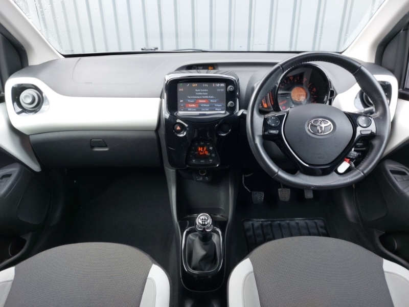 Used Toyota AYGO 2017 for sale - 77980889: Photo 2