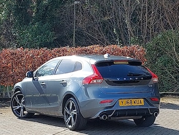 Used Volvo V40 2018 for sale - 78164473: Photo
