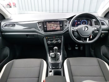 Used Volkswagen T-Roc 2018 for sale - 77790446: Photo