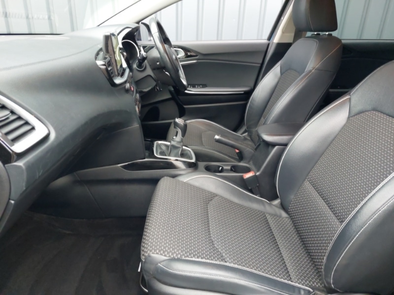 Used Kia Ceed 2018 for sale - 77000033: Photo 5