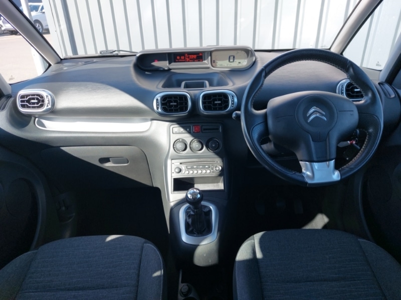 Used Citroen C3 Picasso 2017 for sale - 77969302: Photo 2