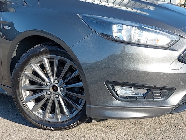 Used Ford Focus 2017 for sale - 76053441: Photo 9
