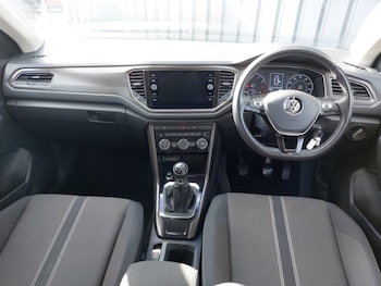 Used Volkswagen T-Roc 2019 for sale - 75939519: Photo