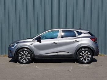 Used Renault Captur 2023 for sale - 78369532: Photo