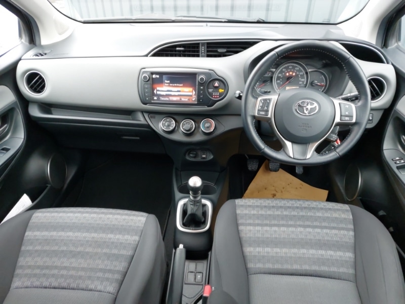 Used Toyota Yaris 2017 for sale - 77793150: Photo 2