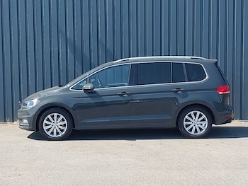 Used Volkswagen Touran 2017 for sale - 79157405: Photo