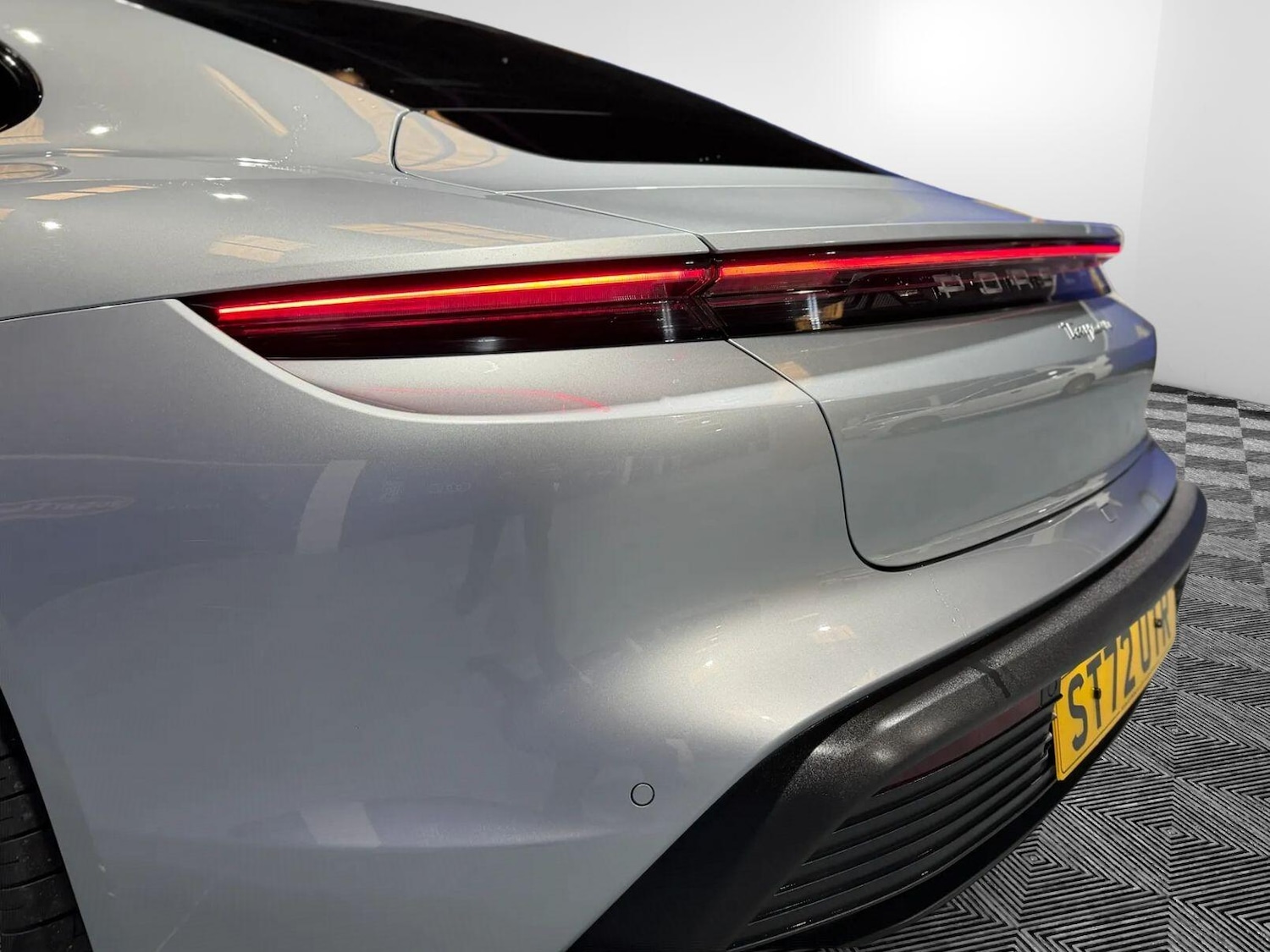 Used Porsche Taycan 2023 for sale - 77598743: Photo 10