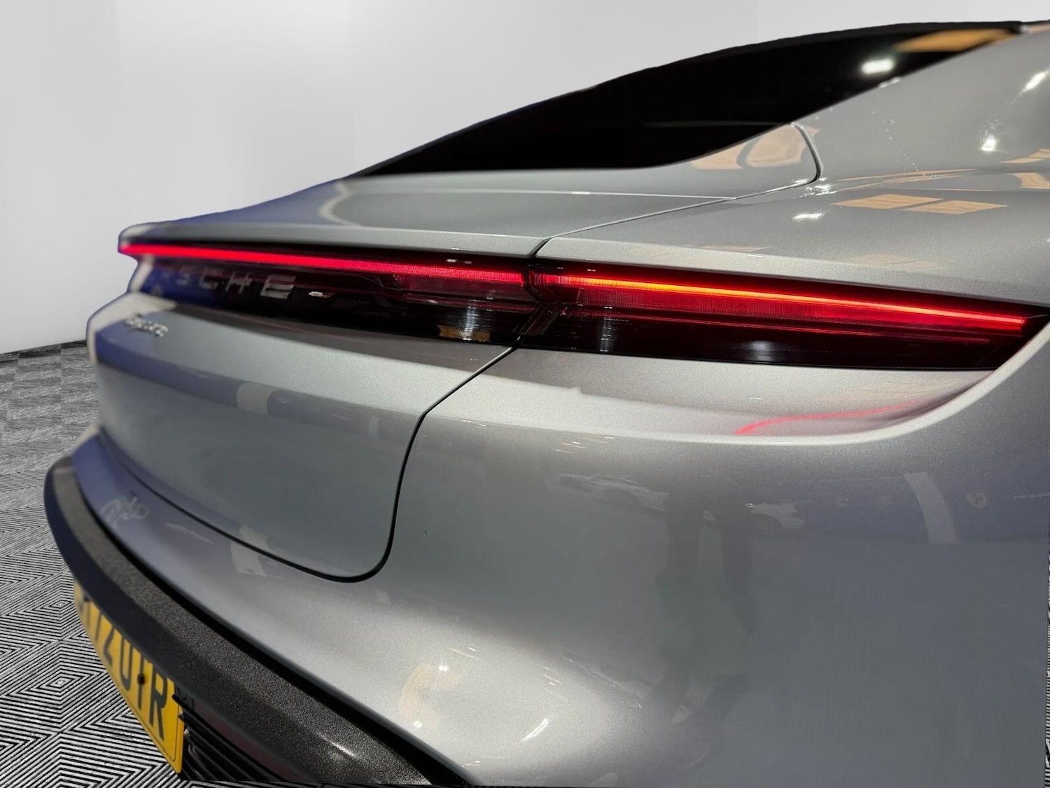 Used Porsche Taycan 2023 for sale - 77598743: Photo 11