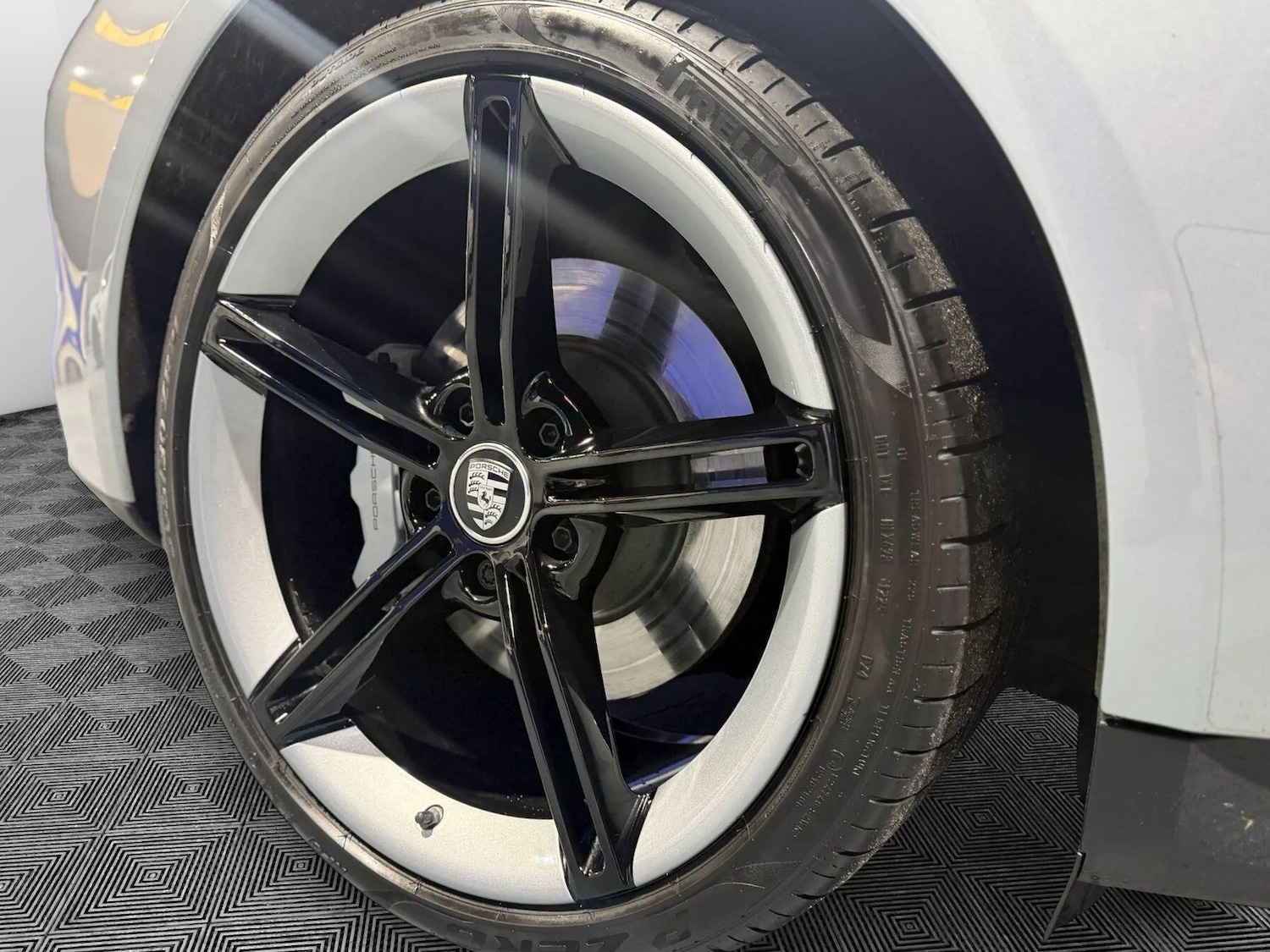 Used Porsche Taycan 2023 for sale - 77598743: Photo 18