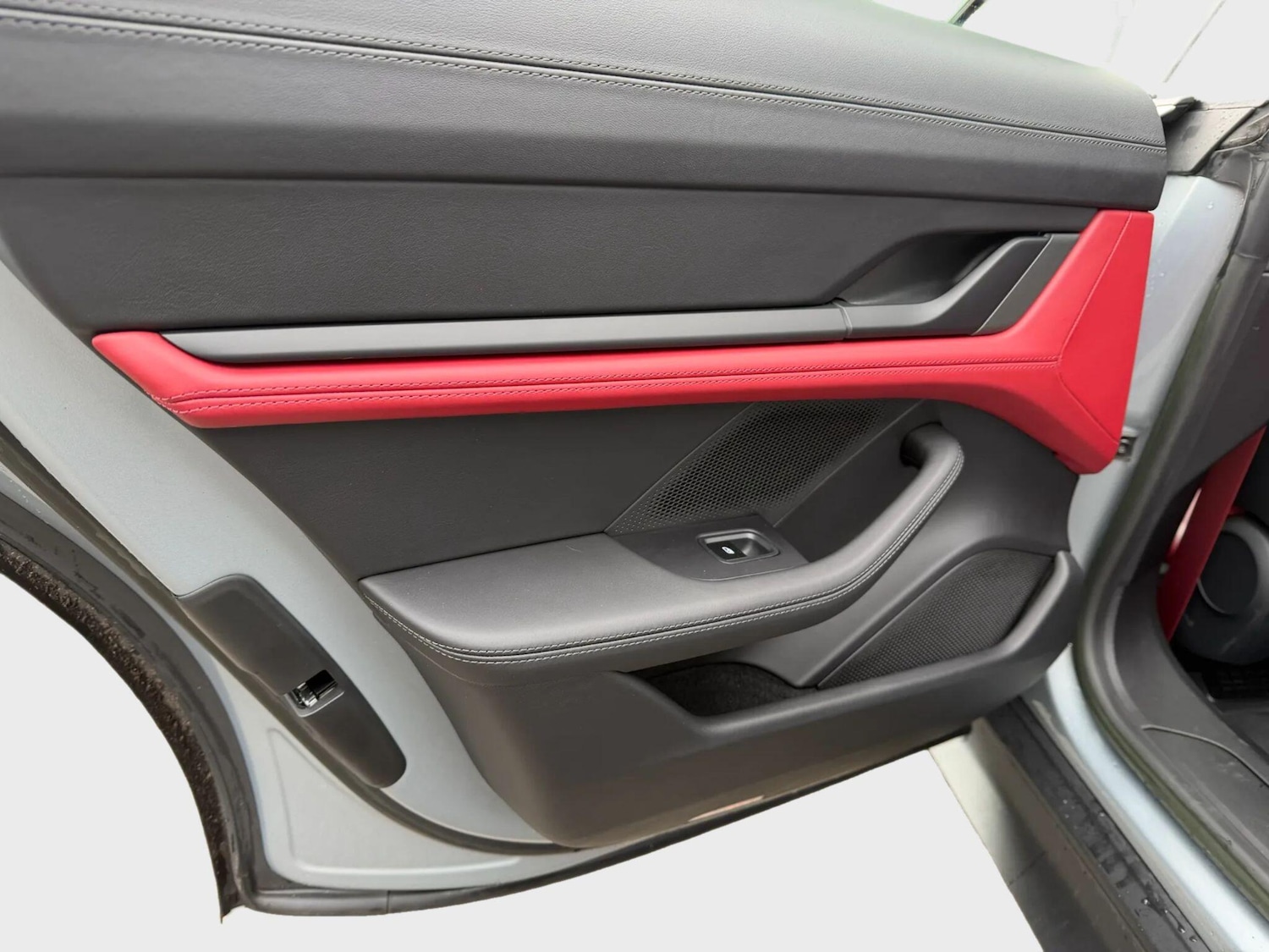 Used Porsche Taycan 2023 for sale - 77598743: Photo 41