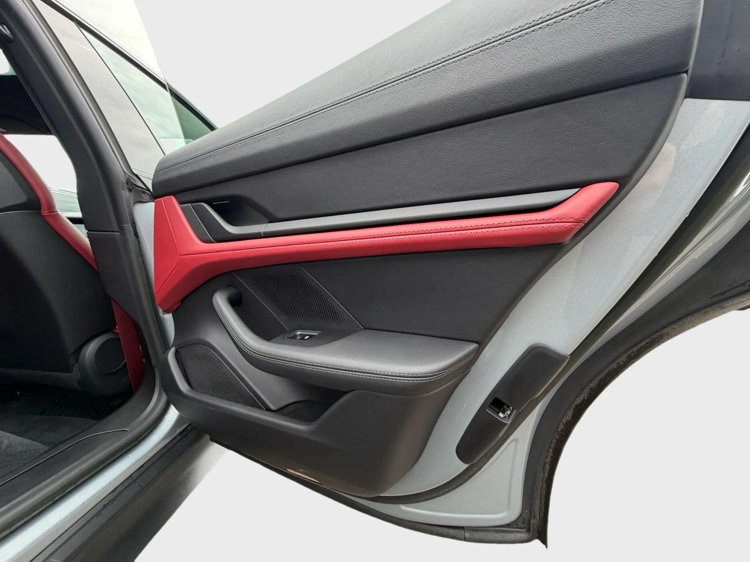 Used Porsche Taycan 2023 for sale - 77598743: Photo 43