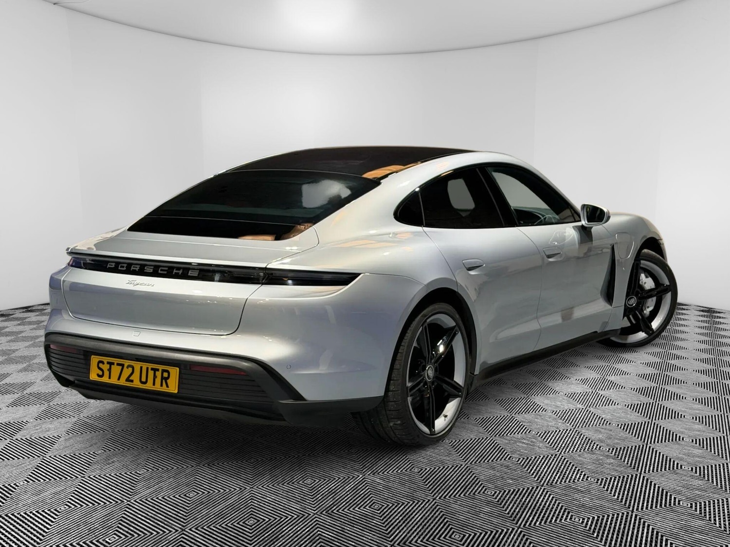 Used Porsche Taycan 2023 for sale - 77598743: Photo 7