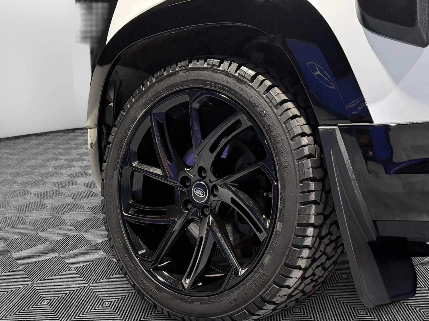 Used Land Rover Defender 110 for sale - 77883589: Photo 15