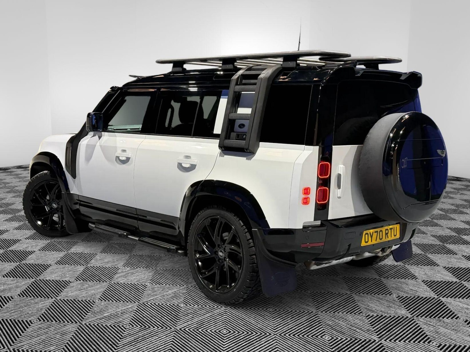 Used Land Rover Defender 110 for sale - 77883589: Photo 5