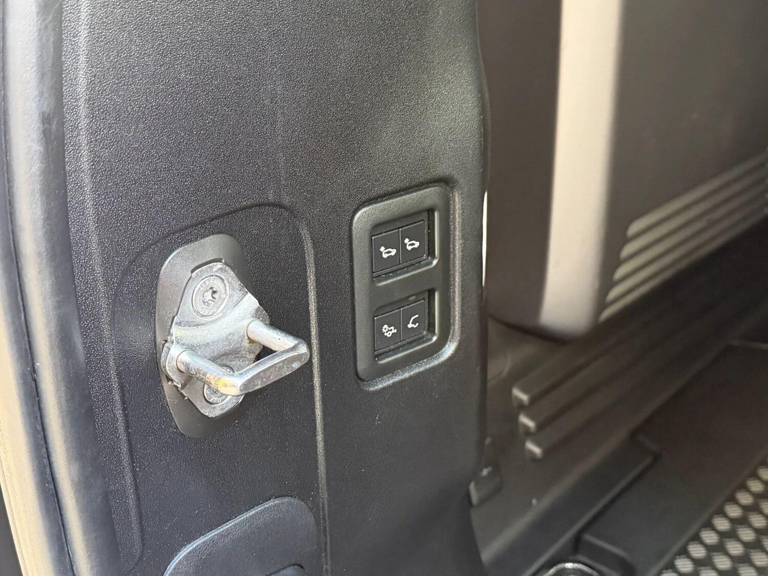 Used Land Rover Defender 110 for sale - 77883589: Photo 59