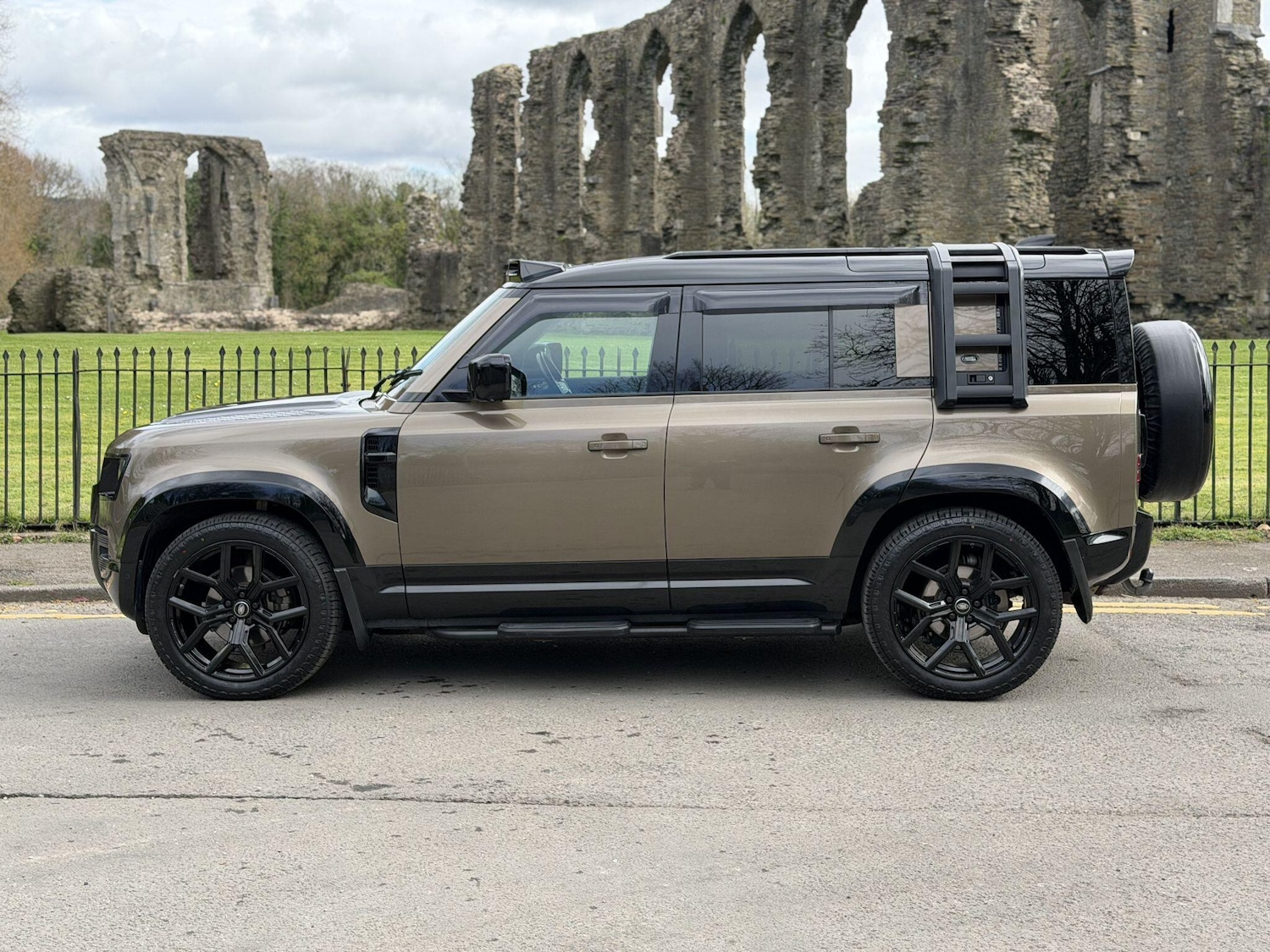 Used Land Rover Defender 2020 for sale - 78072683: Photo 4