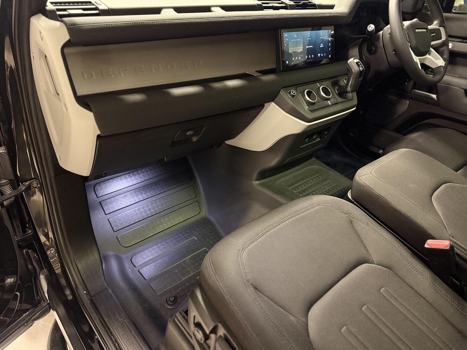 Used Land Rover Defender 2021 for sale - 76561741: Photo 20