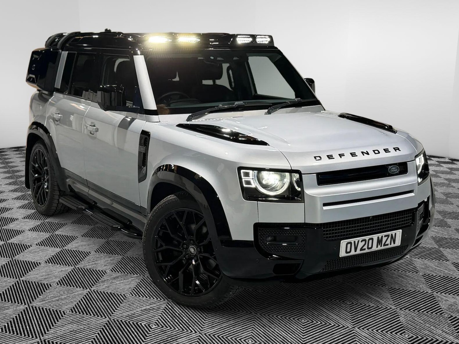 Used Land Rover Defender 2020 for sale - 77575196: Photo 2