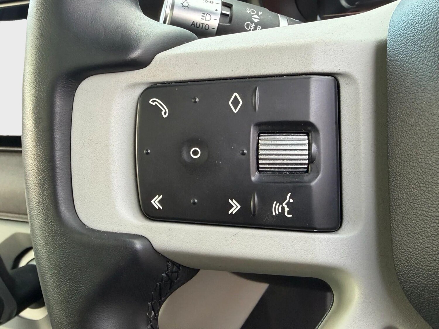 Used Land Rover Defender 2020 for sale - 77575196: Photo 20