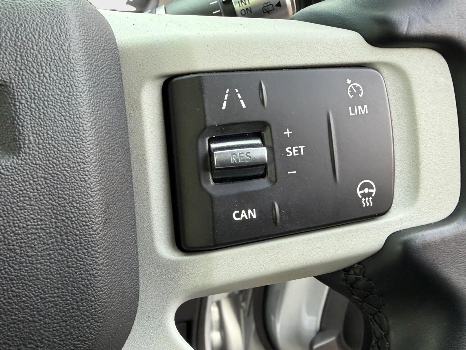 Used Land Rover Defender 2020 for sale - 77575196: Photo 21