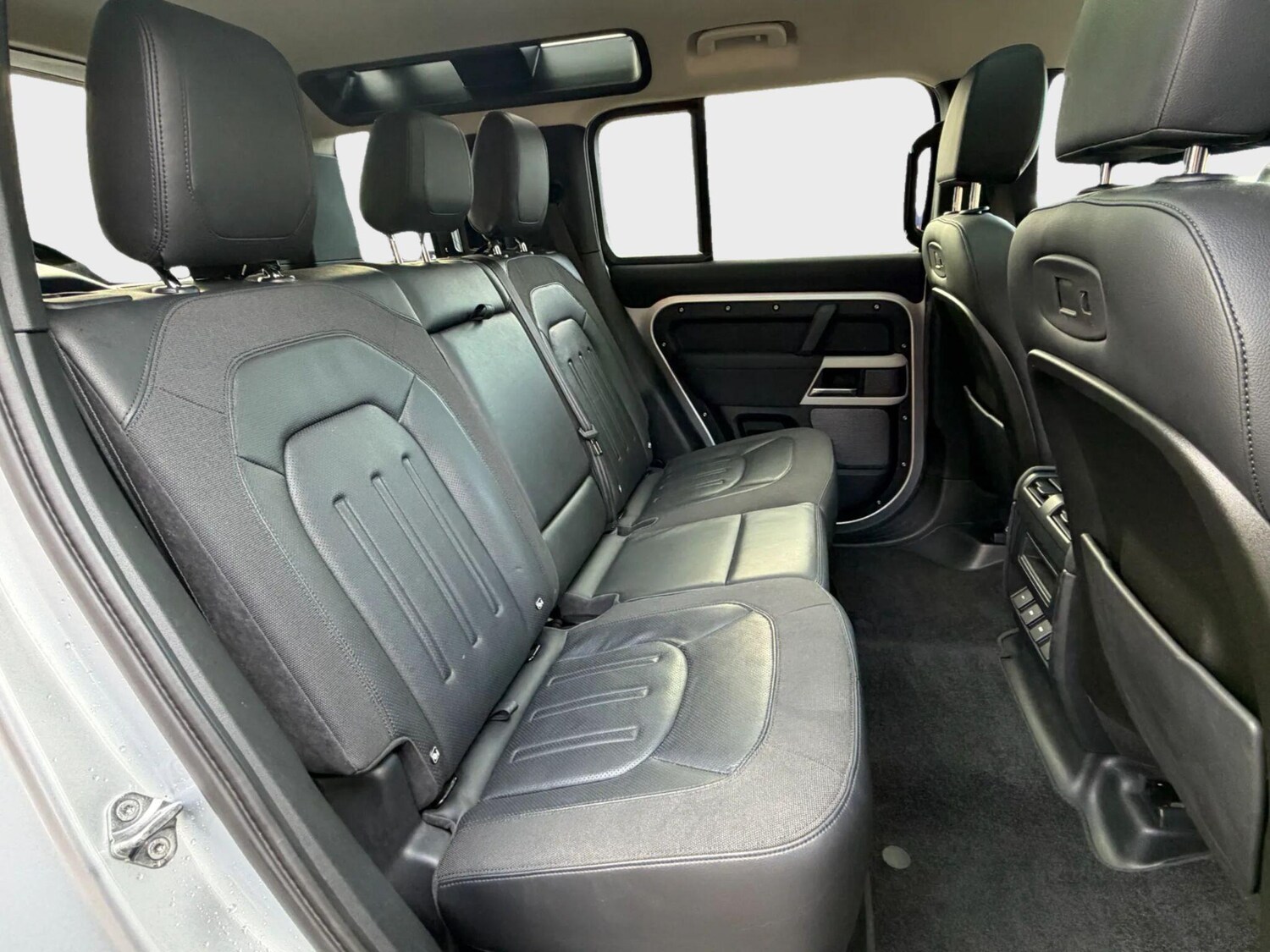 Used Land Rover Defender 2020 for sale - 77575196: Photo 32