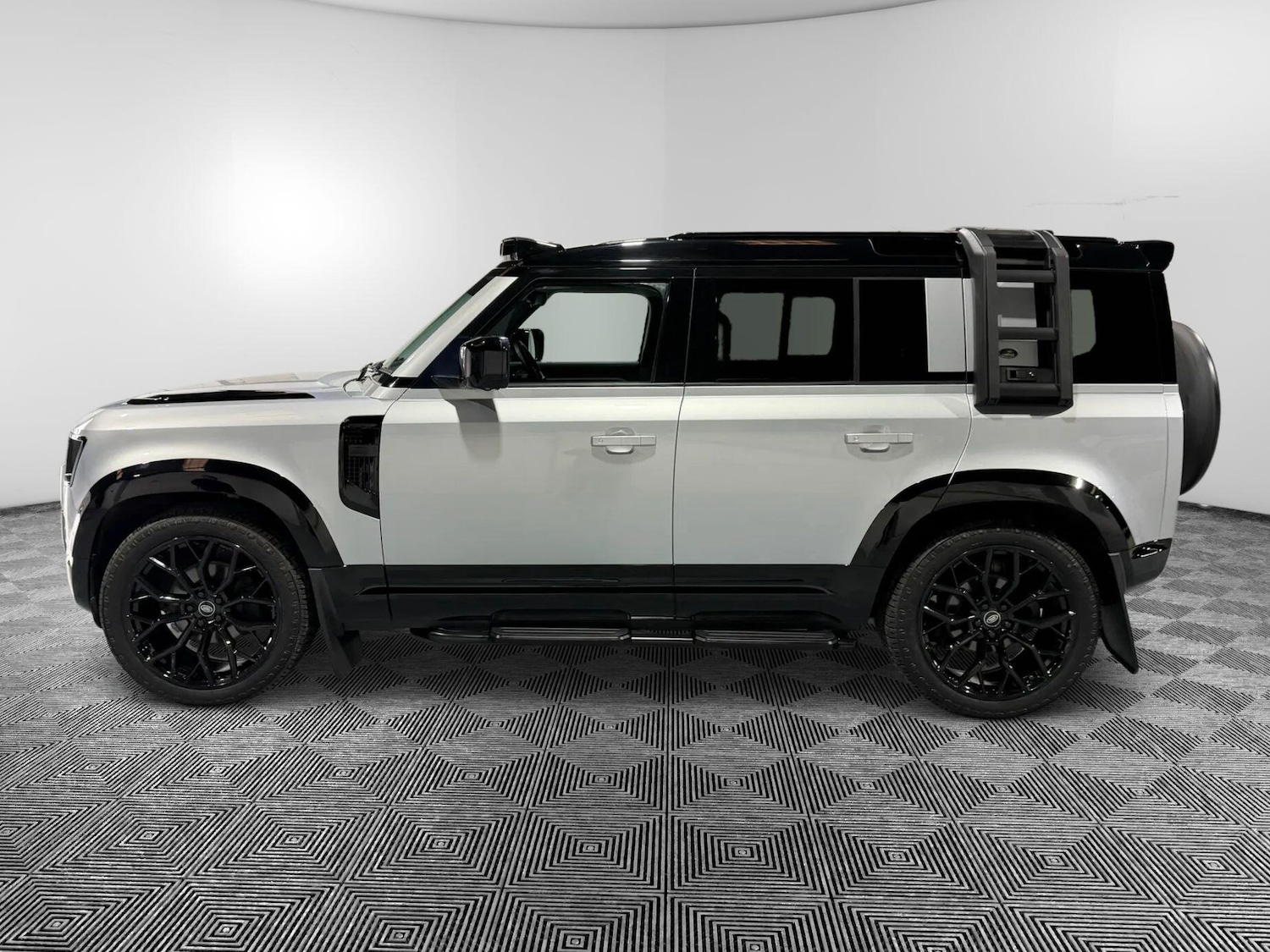 Used Land Rover Defender 2020 for sale - 77575196: Photo 5