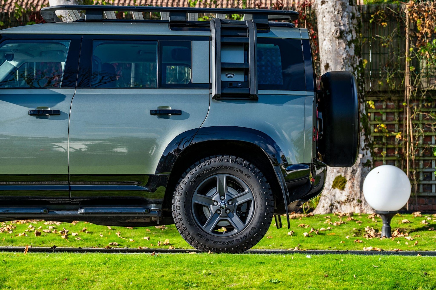 Used Land Rover Defender 110 for sale - 76476672: Photo 18