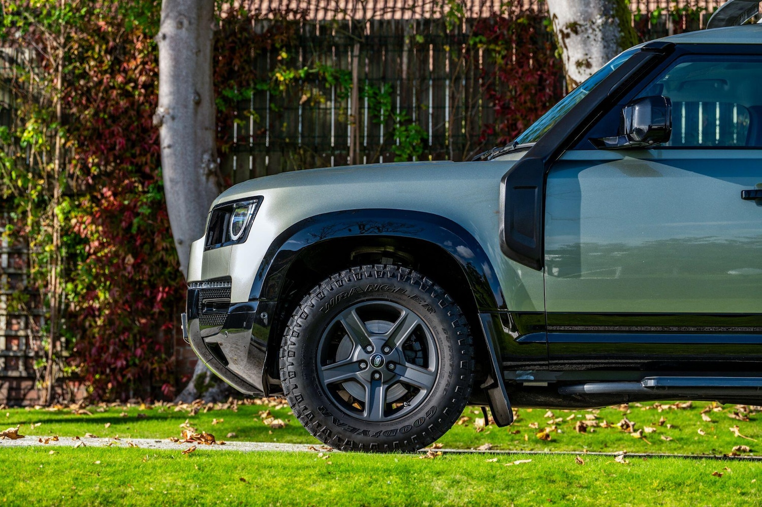 Used Land Rover Defender 110 for sale - 76476672: Photo 19