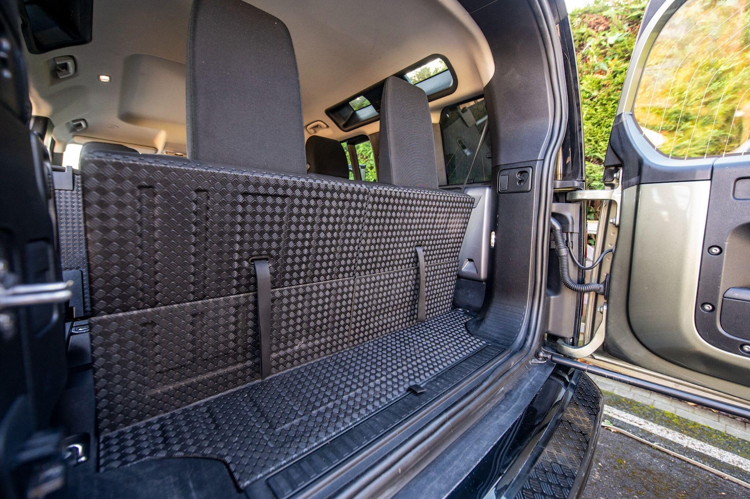 Used Land Rover Defender 110 for sale - 76476672: Photo 30