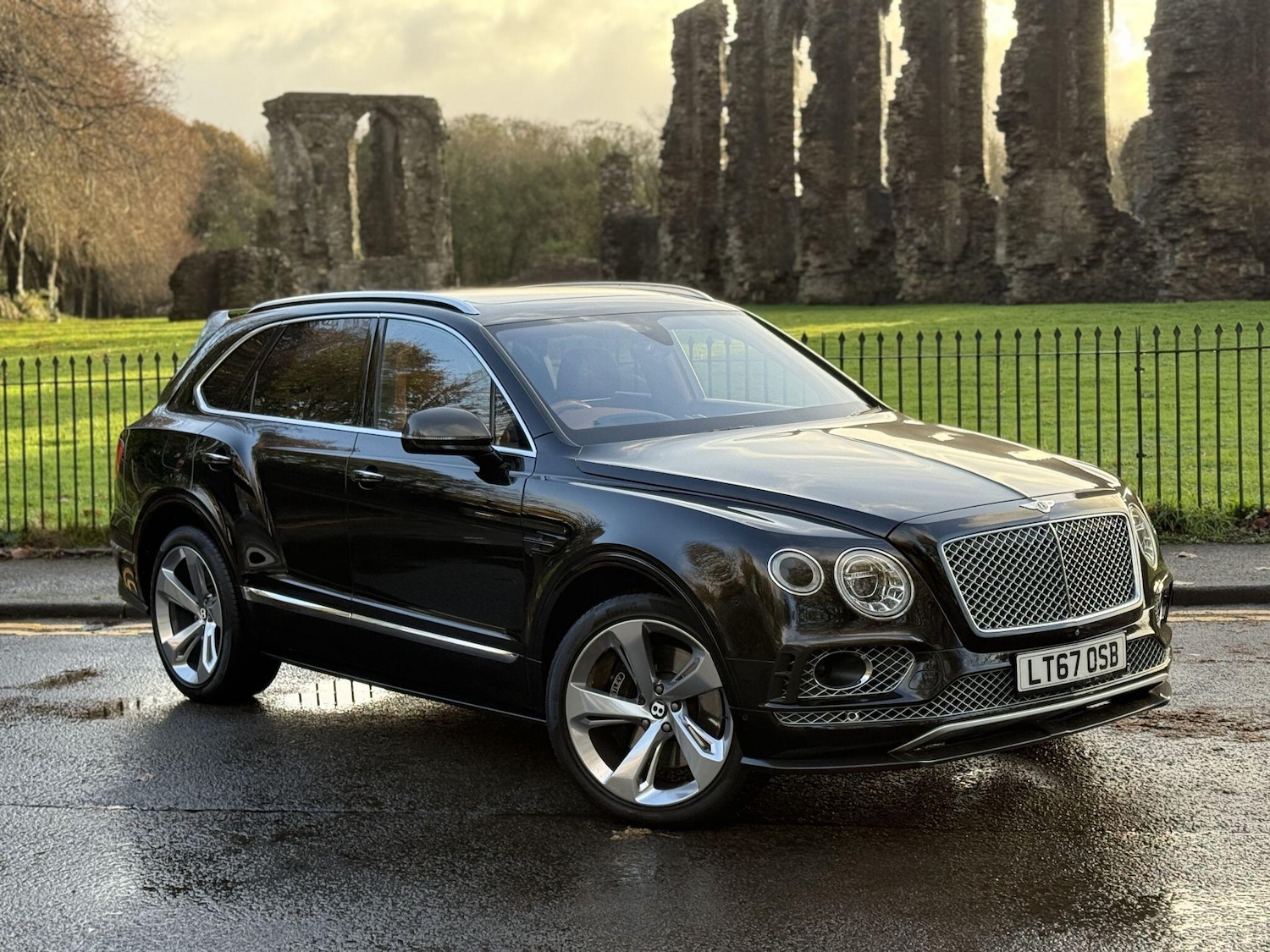 Used Bentley Bentayga 2017 for sale - 76572527: Photo 1