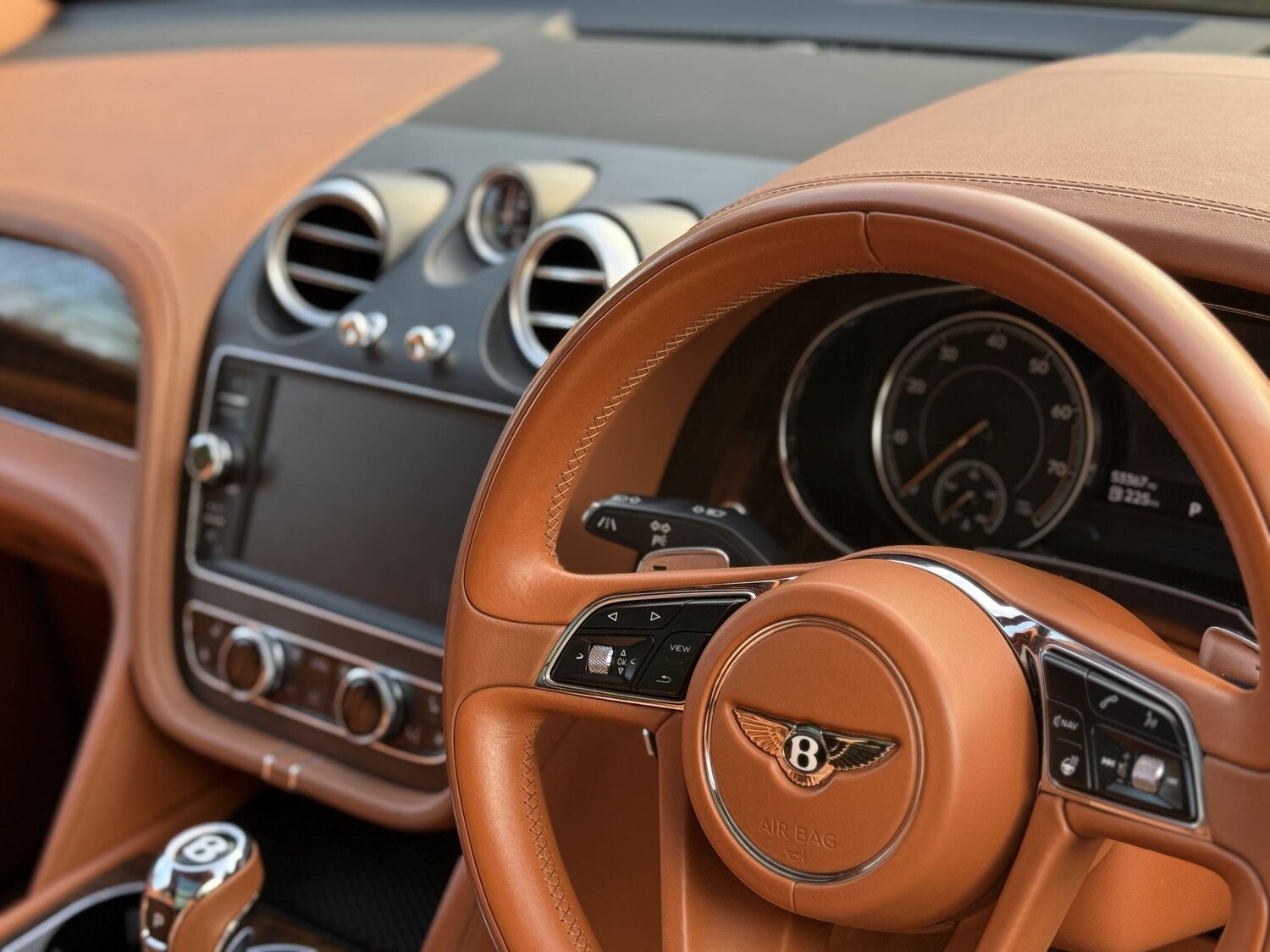 Used Bentley Bentayga 2017 for sale - 76572527: Photo 12