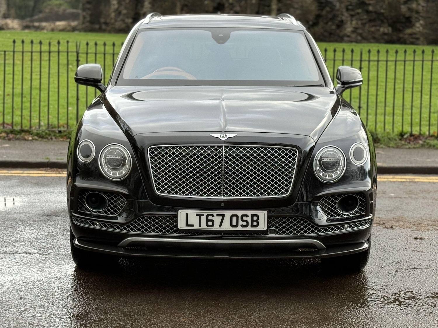 Used Bentley Bentayga 2017 for sale - 76572527: Photo 2