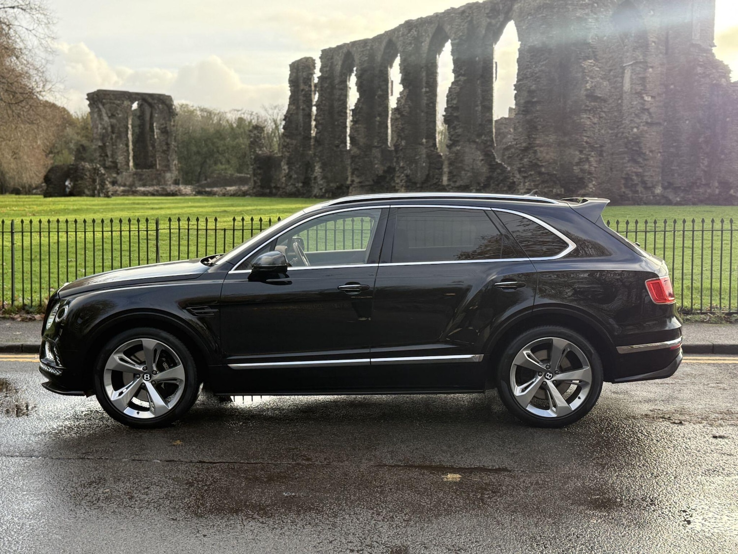 Used Bentley Bentayga 2017 for sale - 76572527: Photo 4