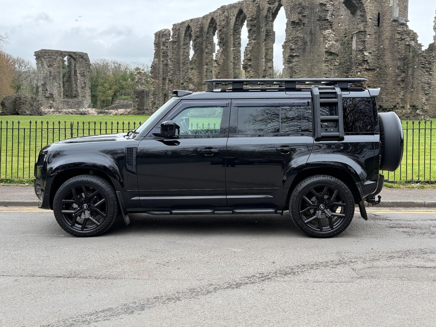 Used Land Rover Defender 2021 for sale - 78100176: Photo 4