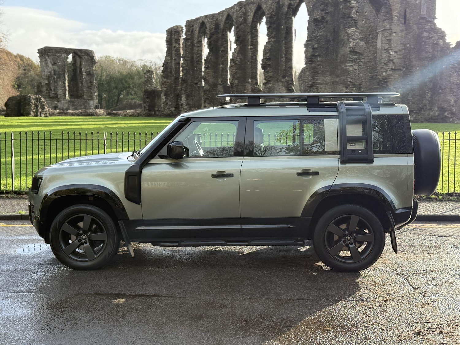 Used Land Rover Defender 2020 for sale - 76743229: Photo 4